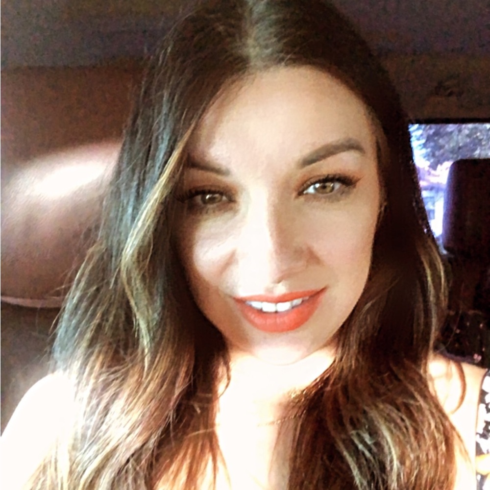 Meet your Posher, Laura